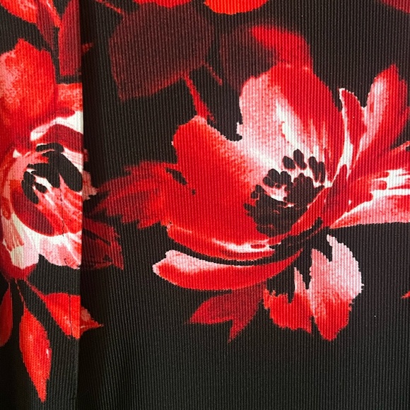 Studio Connection Belted White & Black Floral Dress with Red Rose Print Size 8 - Picture 3 of 14